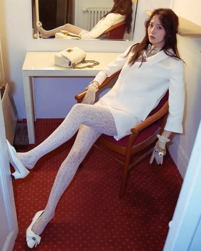 Yoona in pantyhose