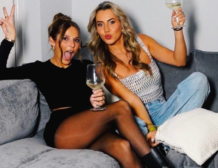 Olivia Buzaglo in pantyhose