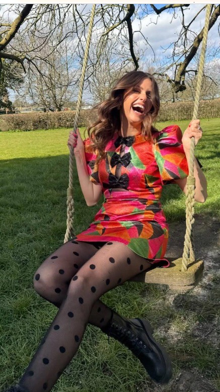 Ellie Taylor in pantyhose