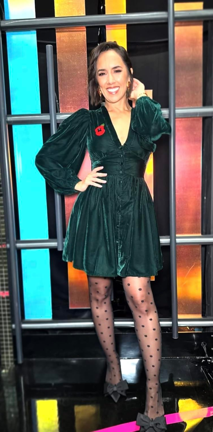Janette Manrara in pantyhose