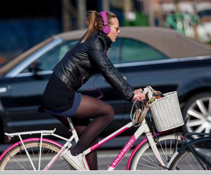 Women in pantyhose on bicycle (6) .