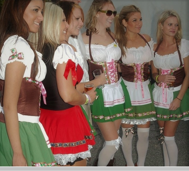 women in dirndl and pantyhose (2)