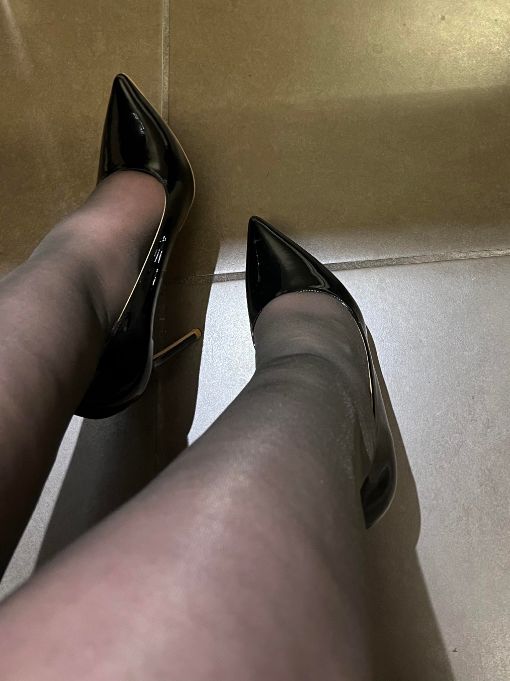 i love tights feels so sexy on the skin