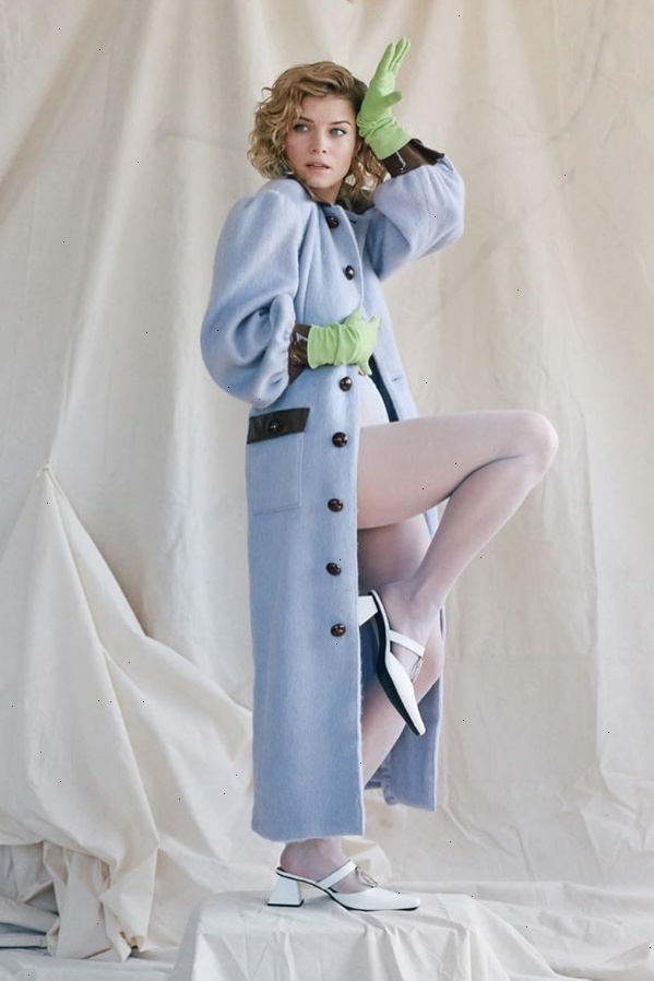 Sarah Jones in pantyhose Sarah Jones in pantyhose