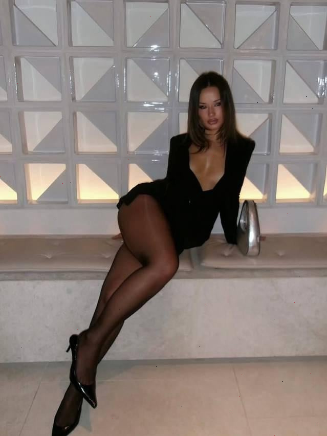 Isabelle Clarke in pantyhose