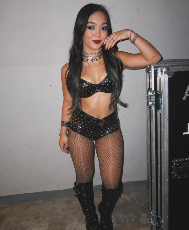 WWE Diva Roxanne Perez in pantyhose
