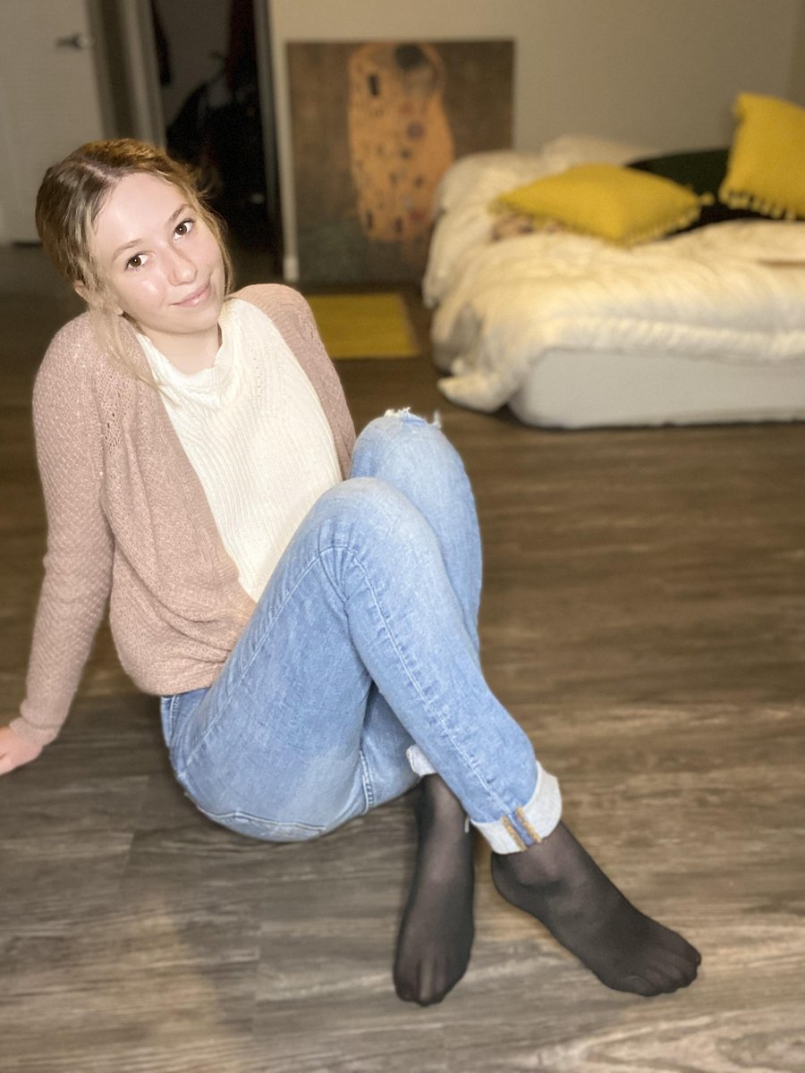 Gorgeous pantyhose babe